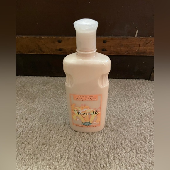 Bath & Body Works Bath & Body Rare Bath And Body Works Honeysuckle